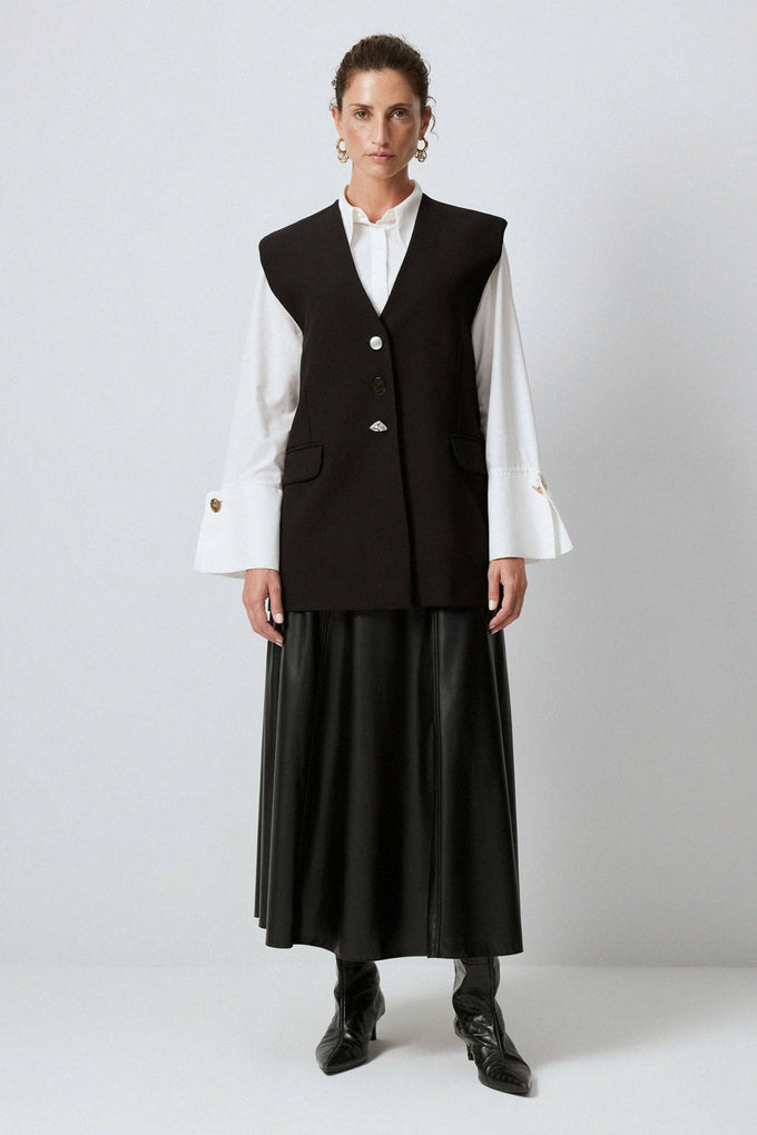 Gilet in crêpe nero con bottoni