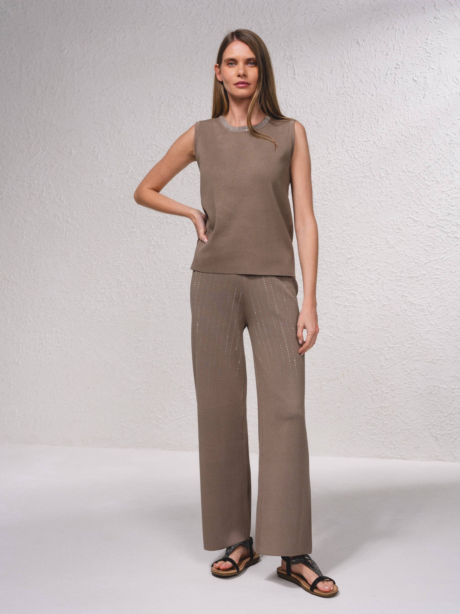Top in maglia con collo gioiello
