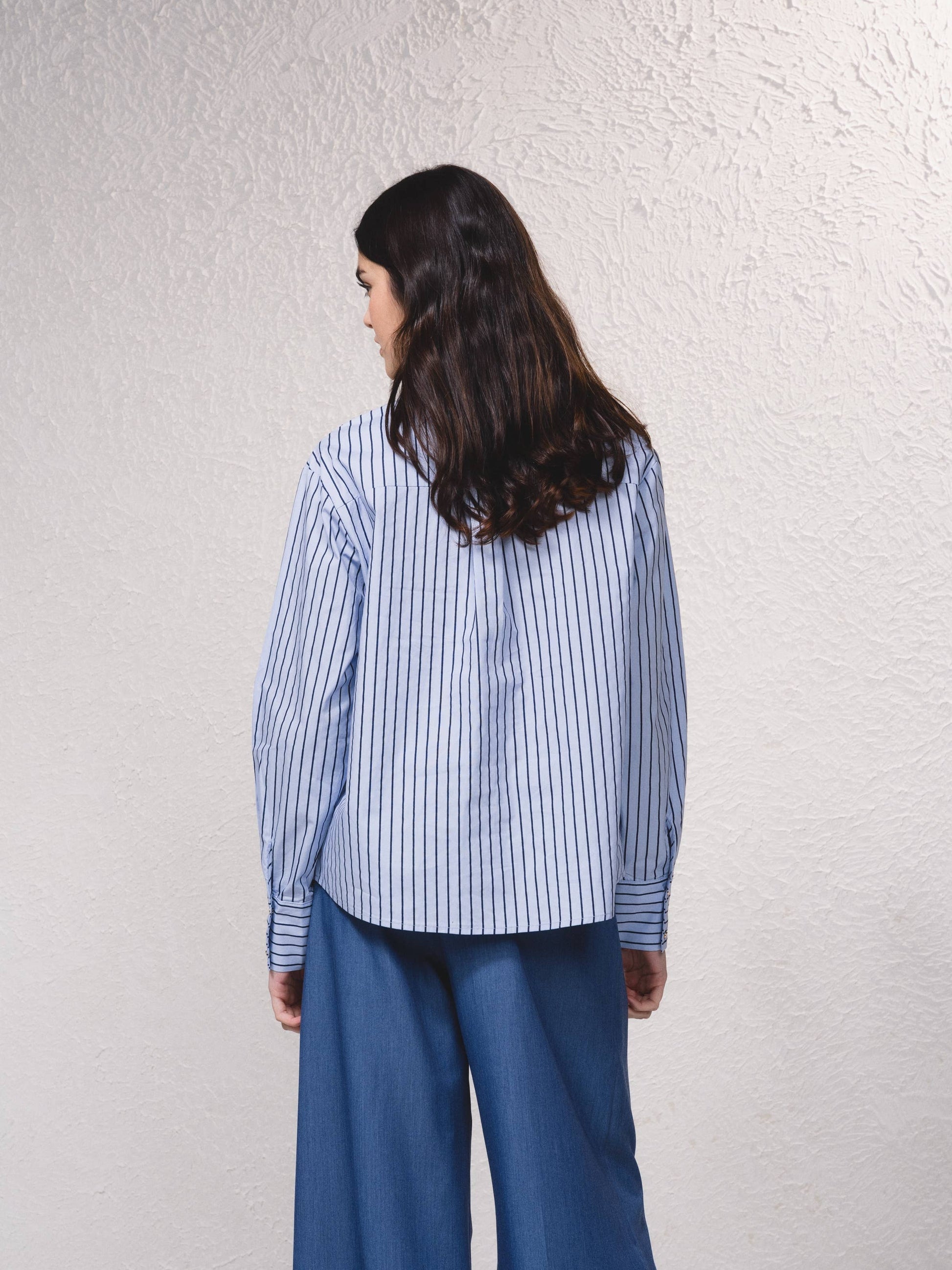 Blusa classica a righe in cotone