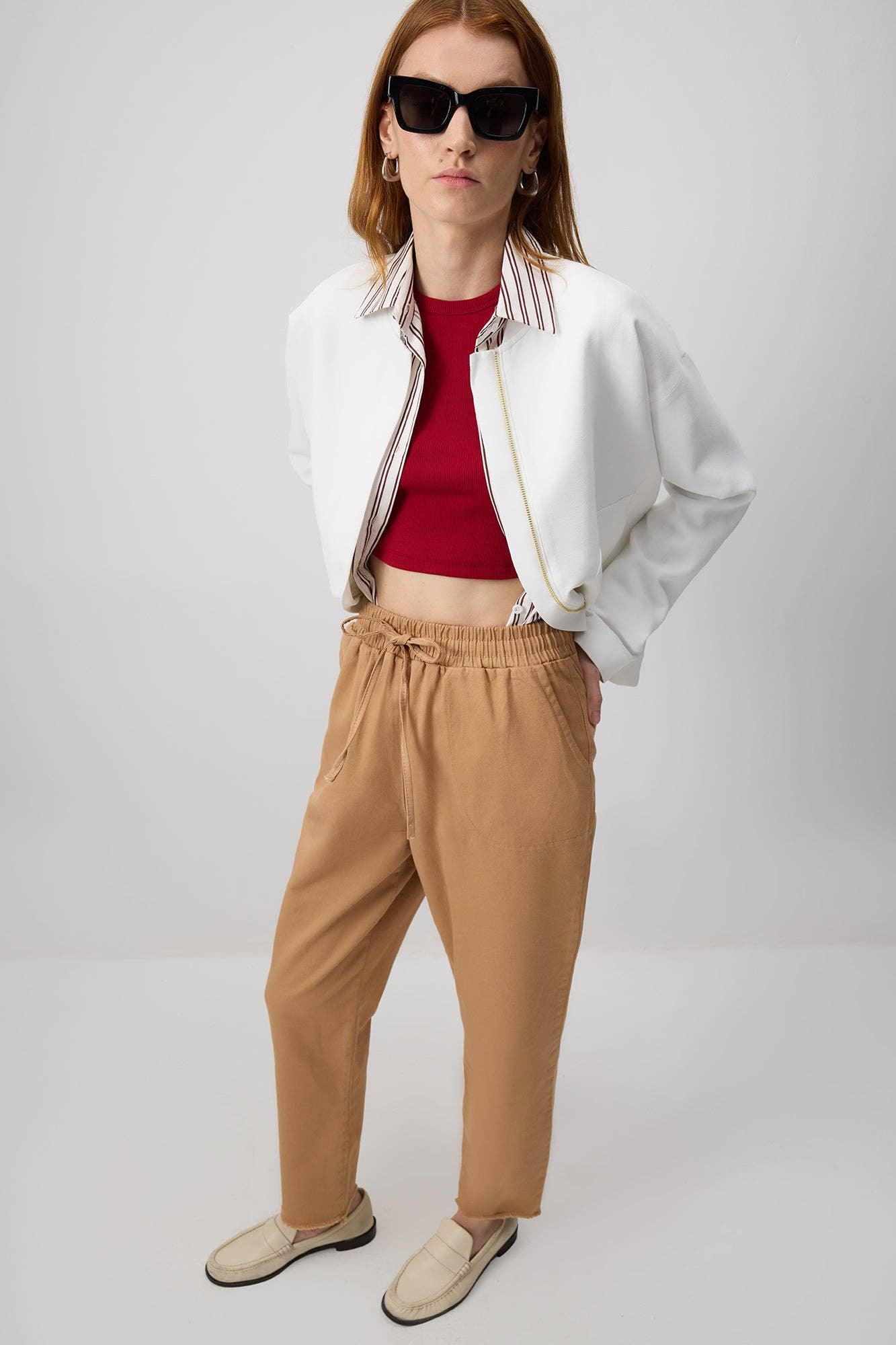 Pantaloni jogger a vita alta in gabardina con coulisse