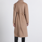 Cappotto lungo con cintura e occhielli