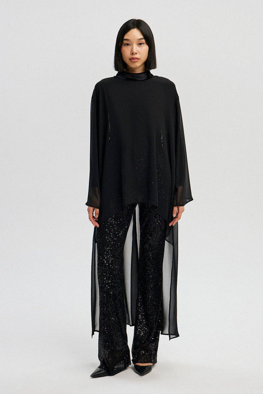 Tunica nera in chiffon con collo in velluto