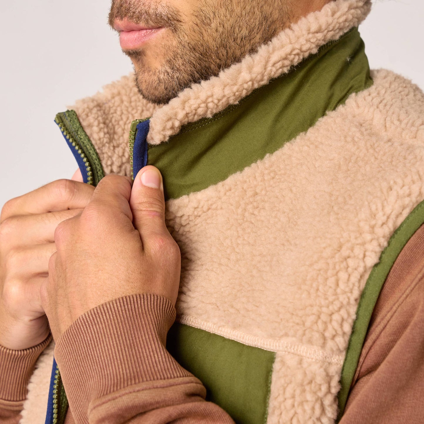 Gilet sherpa unisex con zip senza maniche color naturale