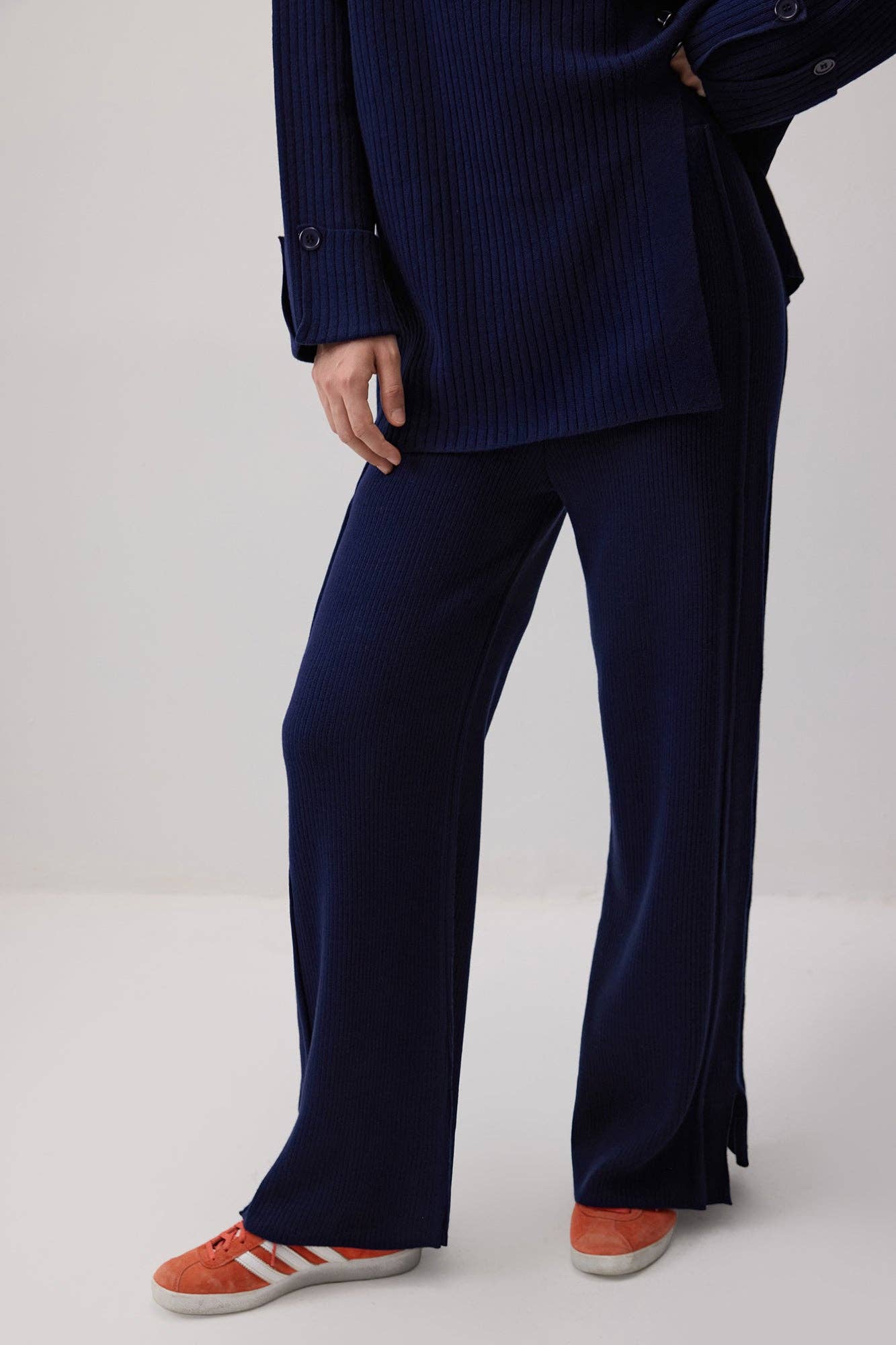 Completo in maglia a costine con bottoni