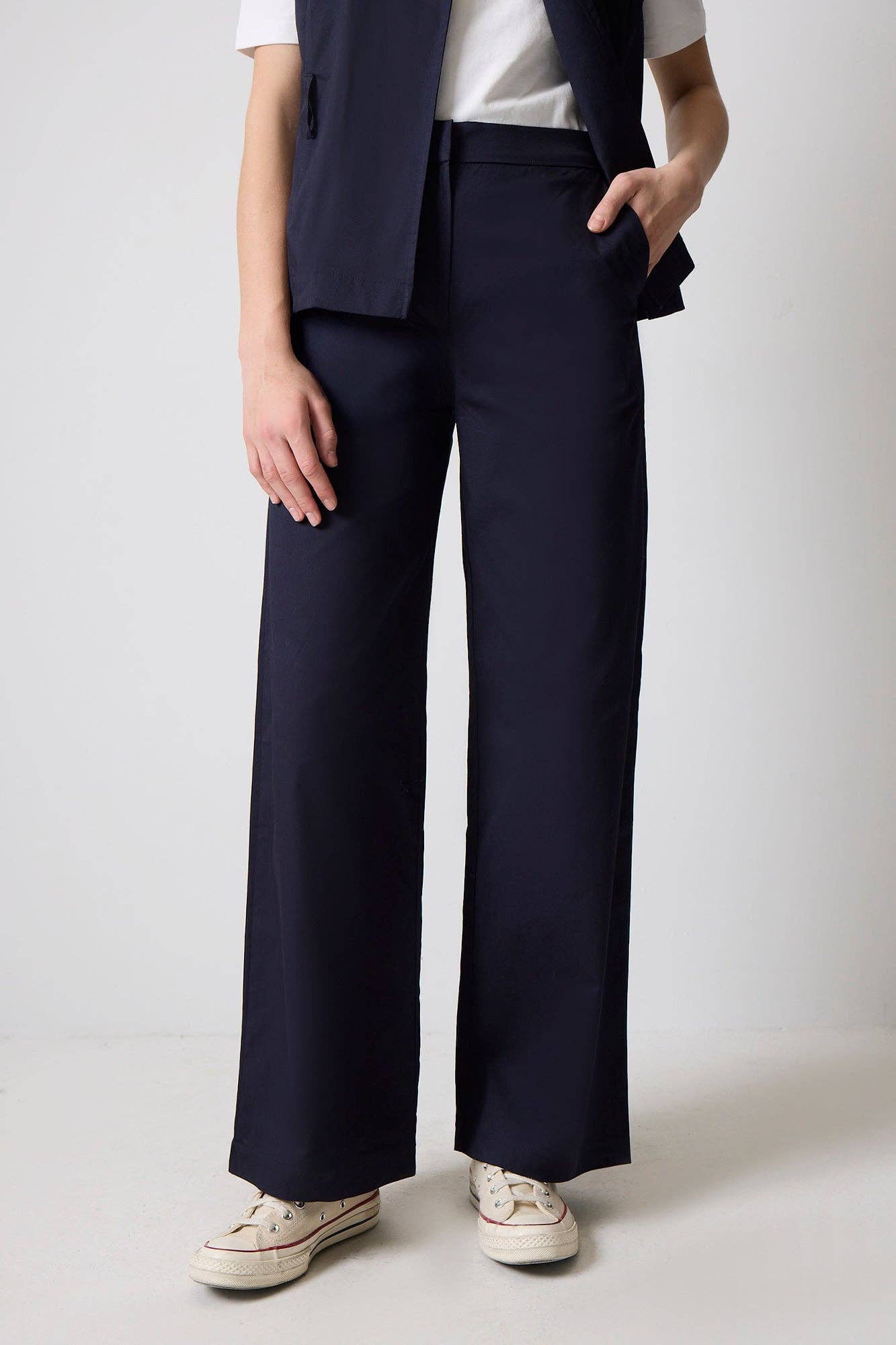 Completo donna in cotone blu navy con gilet con cintura e pantaloni palazzo