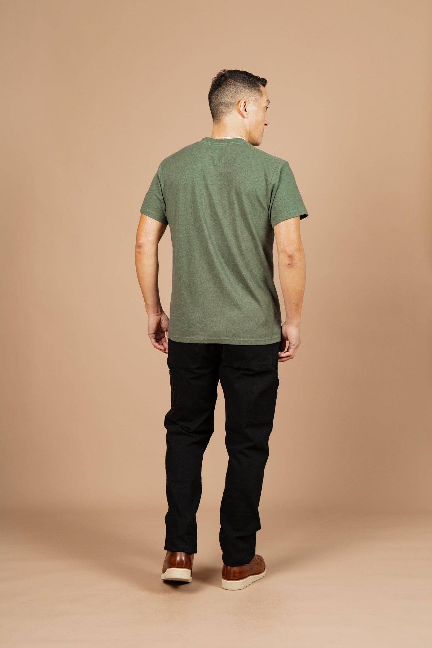 T-shirt con taschino in canapa biologica color Cipresso