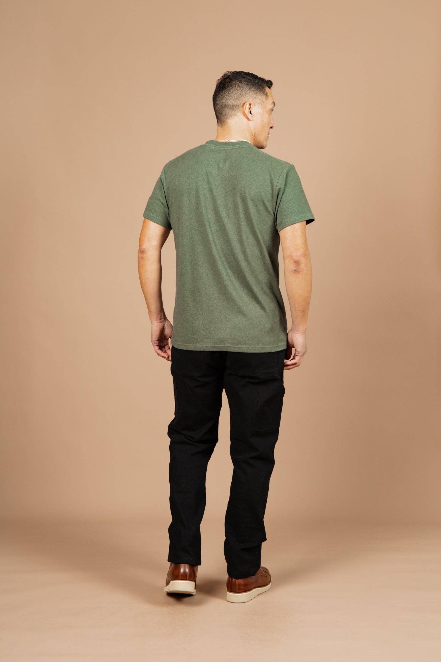 T-shirt con taschino in canapa biologica color Cipresso