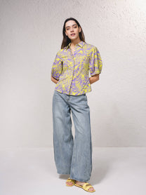 Blusa floreale con colletto e maniche corte