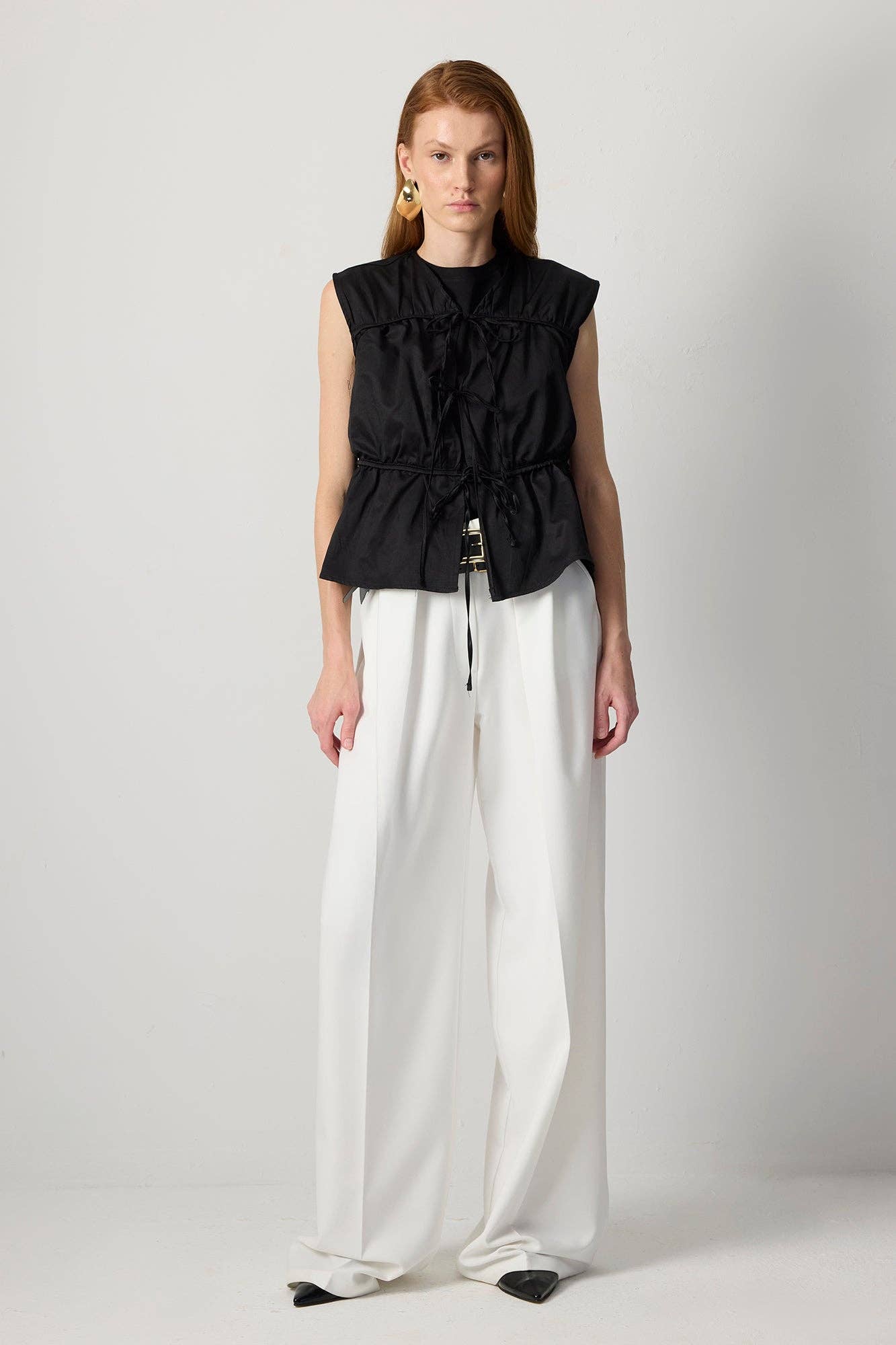 Gilet utility nero con coulisse in vita in misto cotone