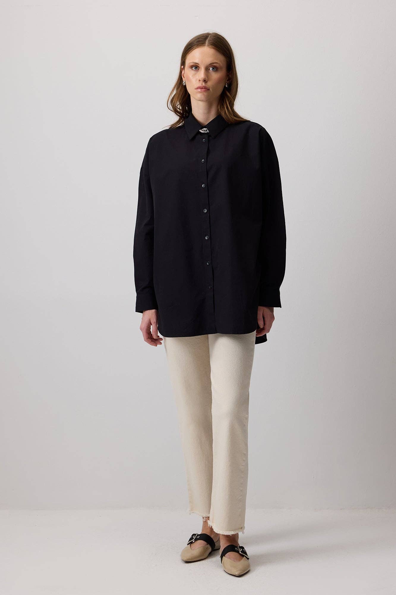 Camicia oversize nera dalla vestibilità comoda