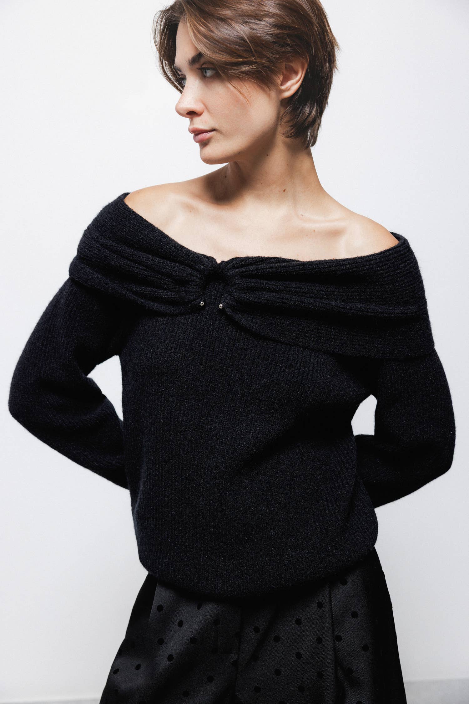 Maglione a maglia con cappuccio e scollo Bardot