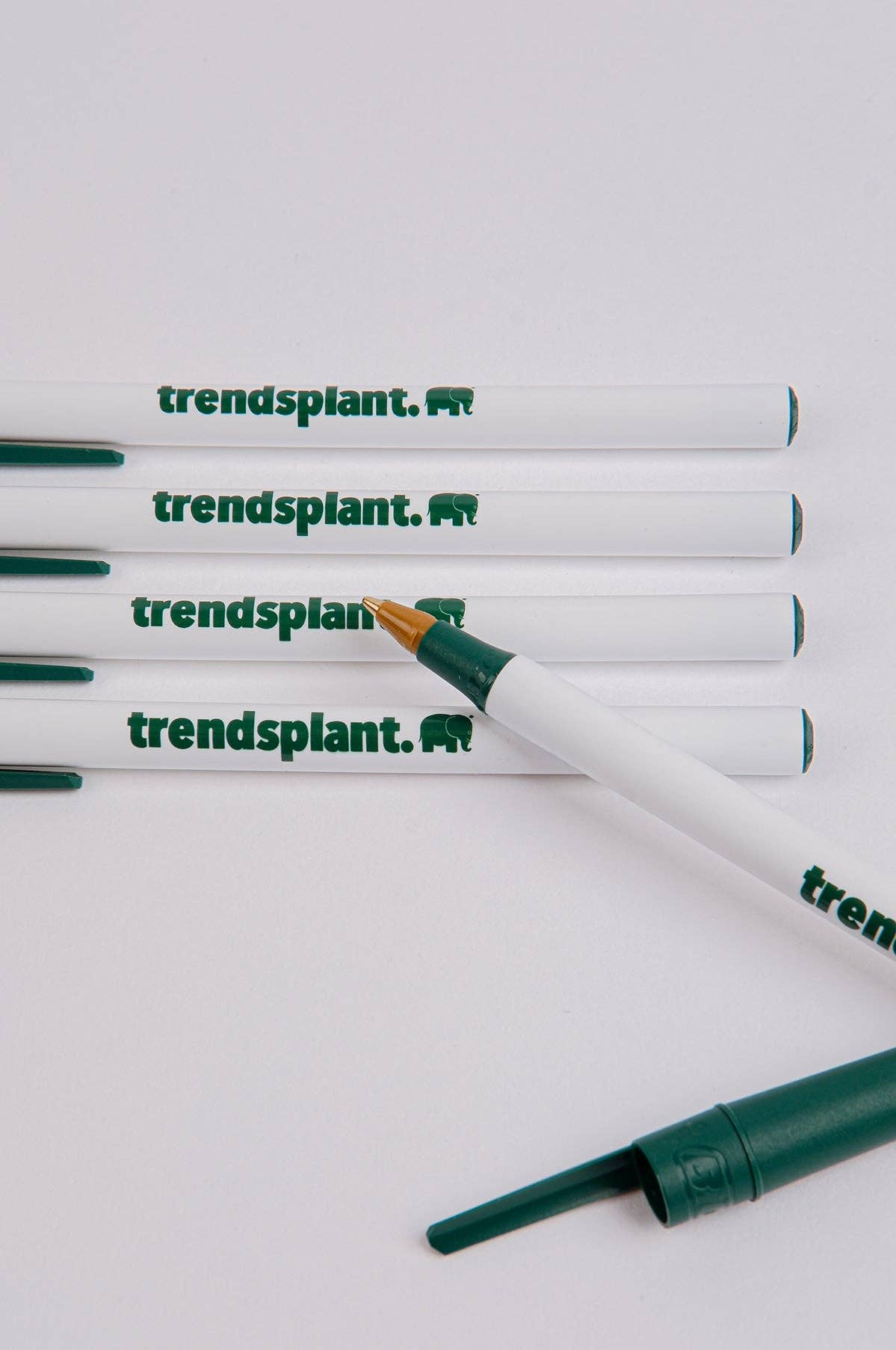 Confezione da 5 penne a sfera ecologiche BIC con logo Trendsplant bianco e verde