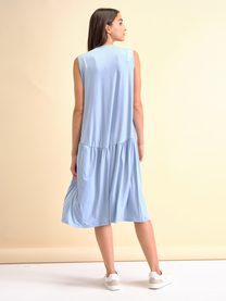 Abito midi smanicato con scollo a V