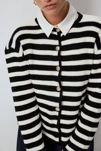 Cardigan in maglia a righe con bottoni dorati
