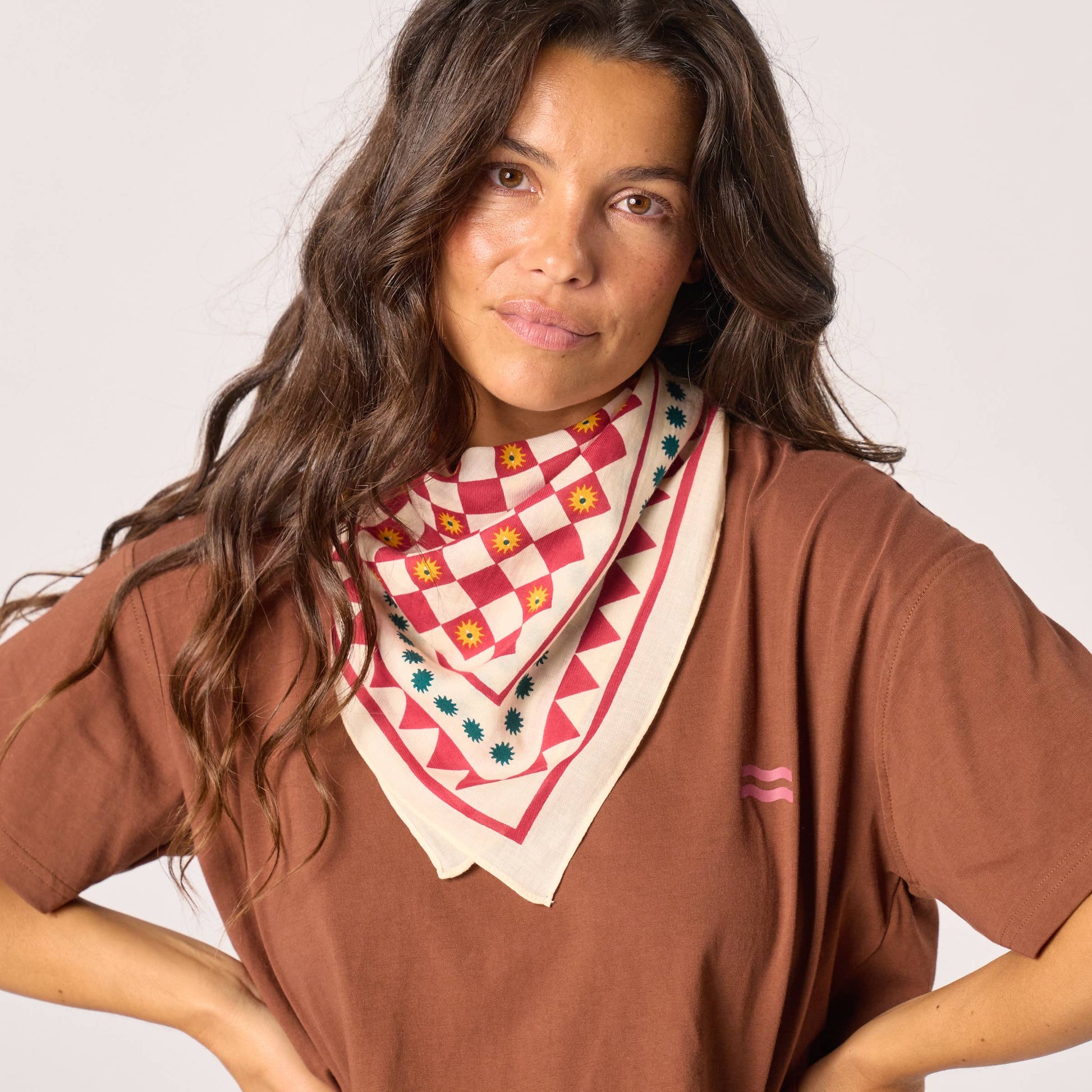 Foulard piccolo in cotone biologico con stampa grafica ecru