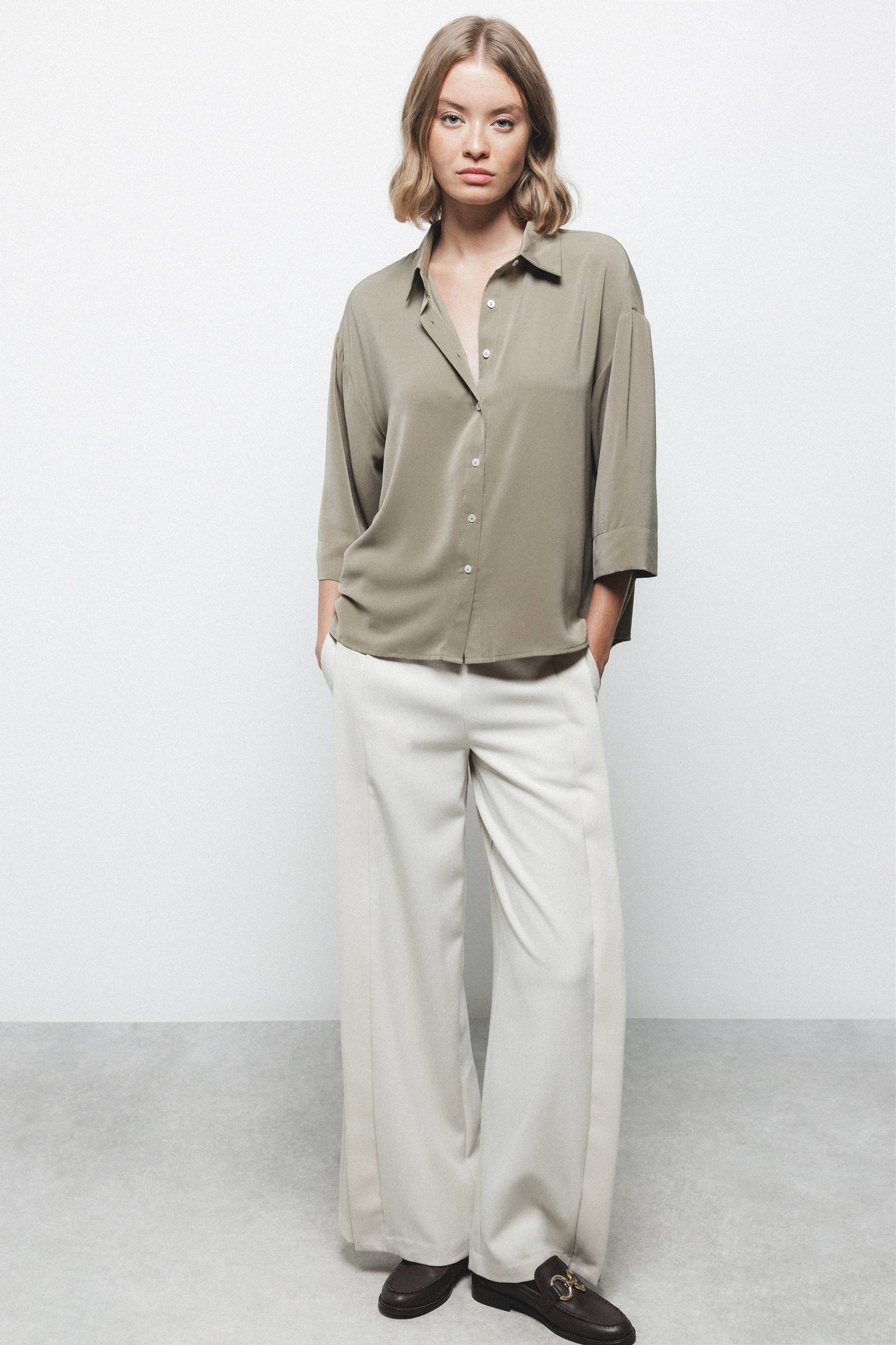 Blusa oversize tinta unita con colletto classico