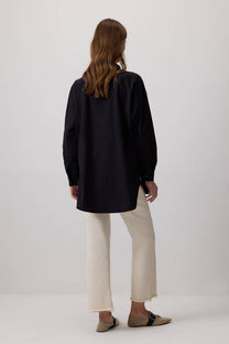 Camicia oversize nera dalla vestibilità comoda