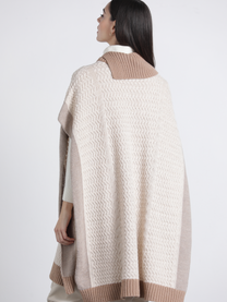 Mantella in maglia bicolor con collo alto