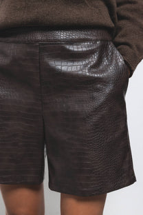 Pantaloncini in ecopelle effetto coccodrillo