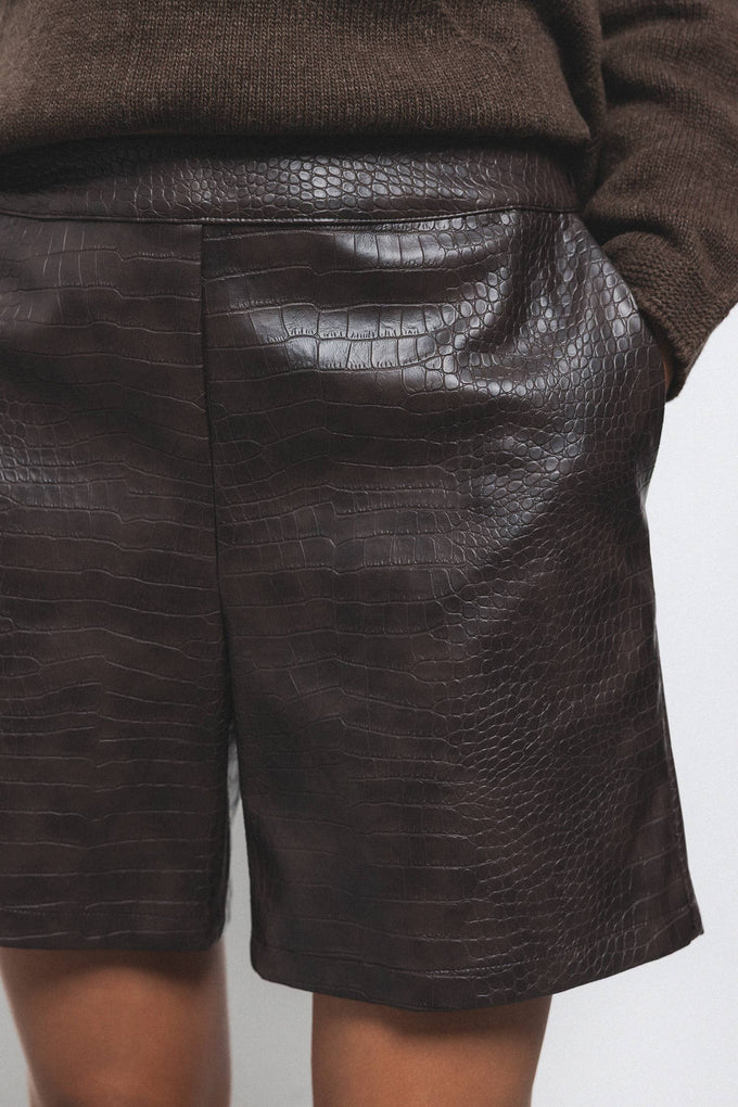 Pantaloncini in ecopelle effetto coccodrillo