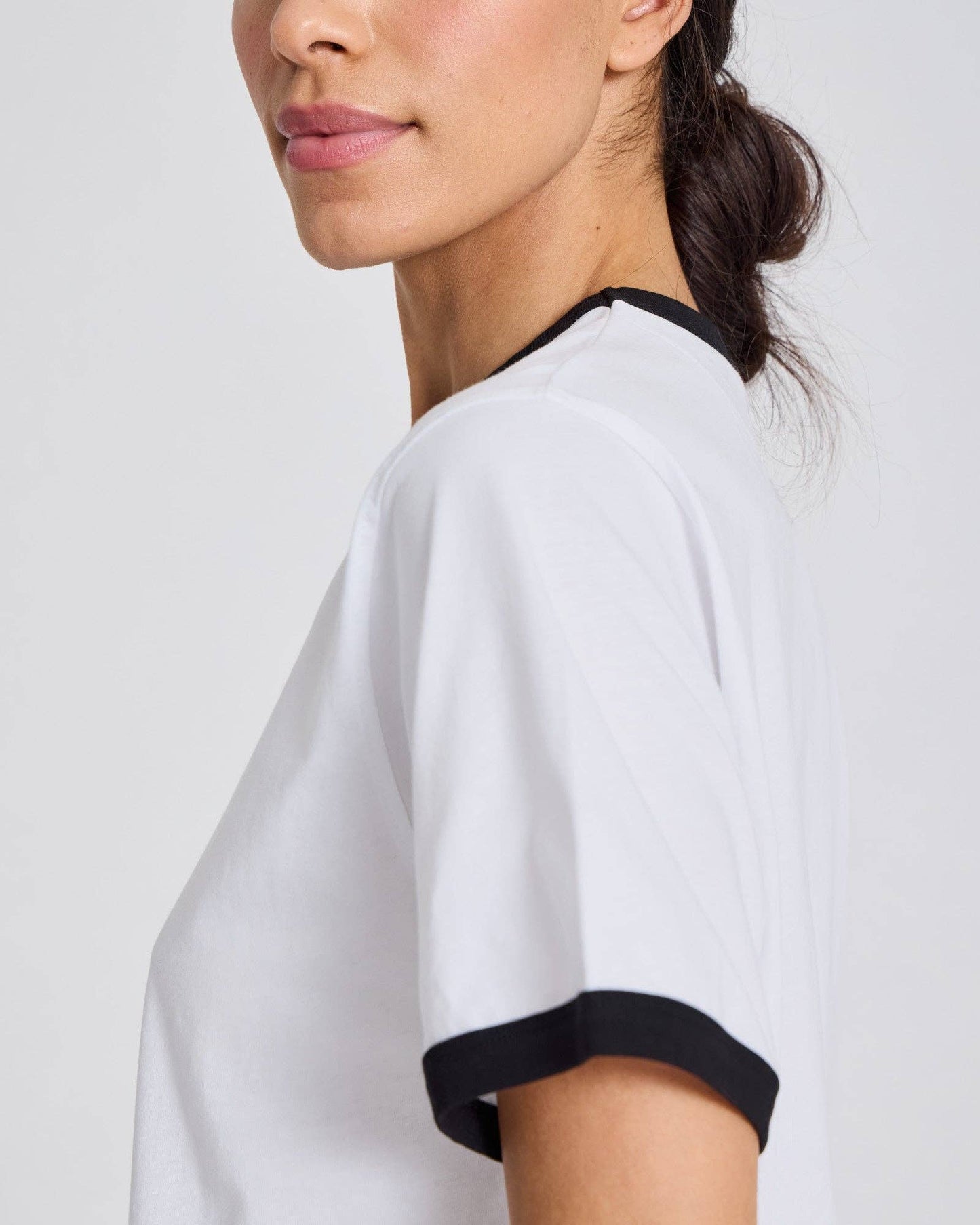 T-shirt Sandy in cotone biologico GOTS bianca con bordi a contrasto
