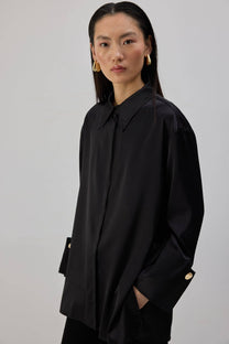 Camicia in raso con polsini ampi
