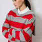 Abito lungo in maglia a righe con colletto ampio