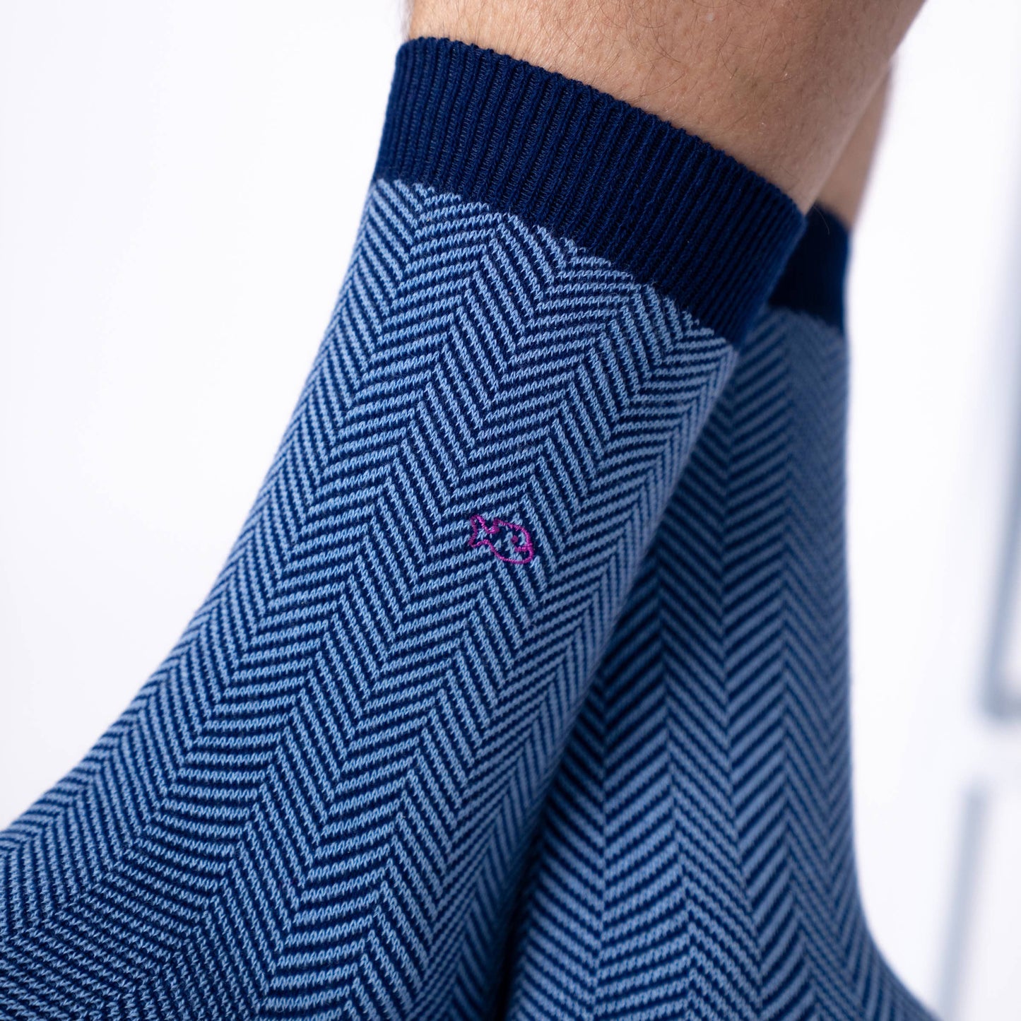 Calzini in cotone pettinato a chevron blu e écru