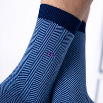 Calzini in cotone pettinato a chevron blu e écru