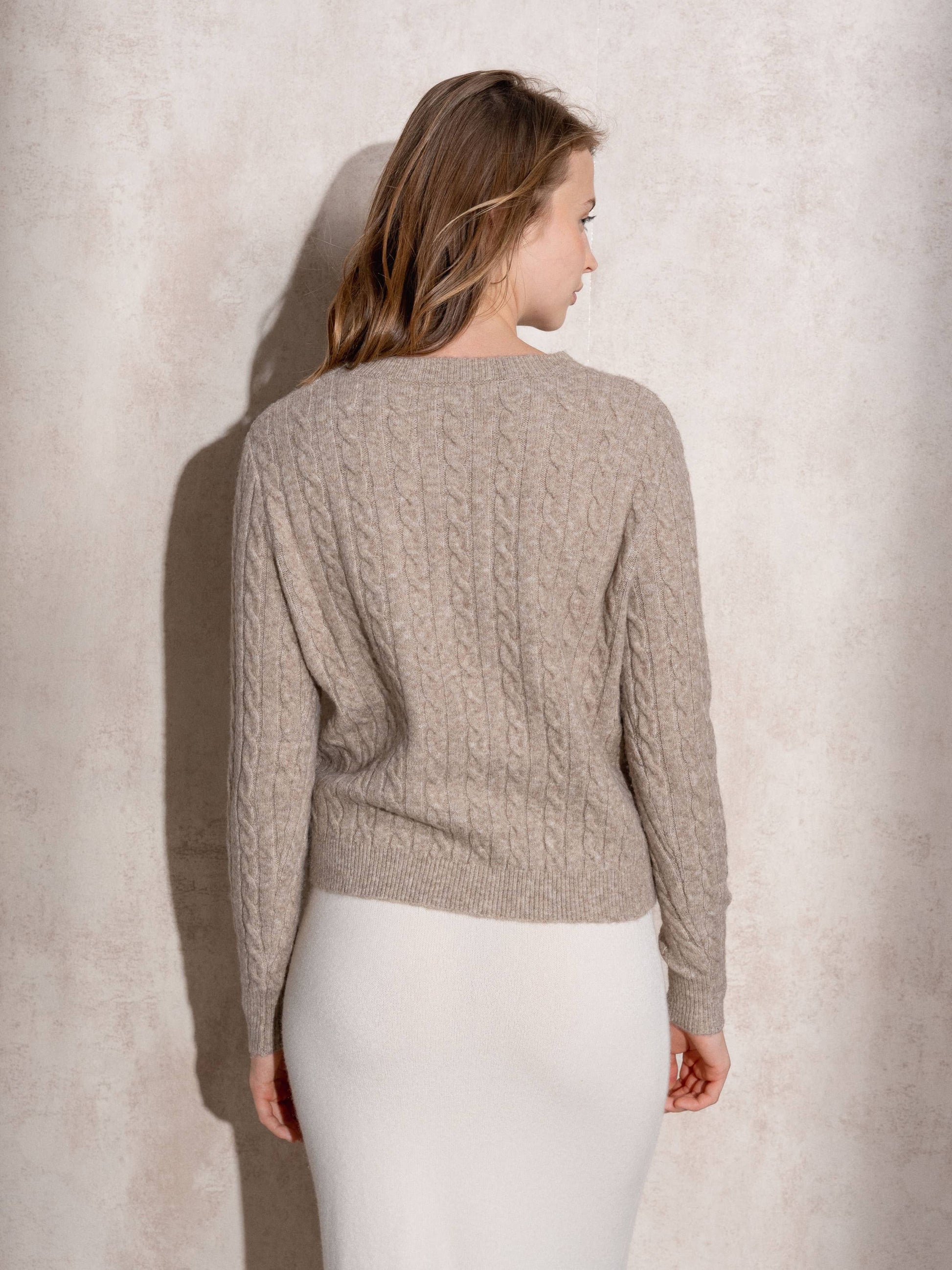 Maglione girocollo a trecce in maglia