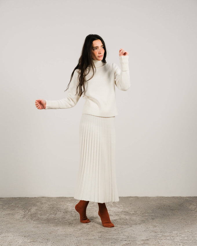 Maglione dolcevita corto in misto cashmere con polsini risvoltati