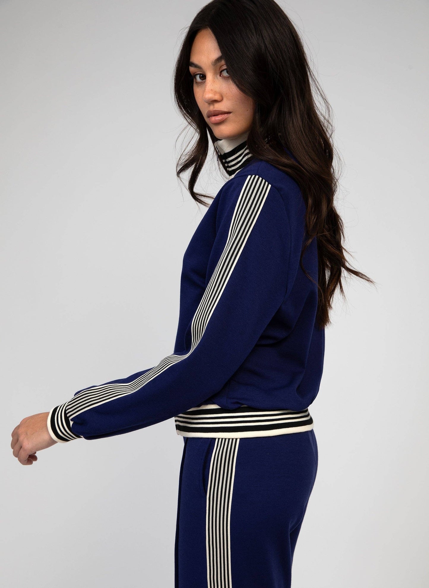 Giacca sportiva Halbator blu con collo alto e zip