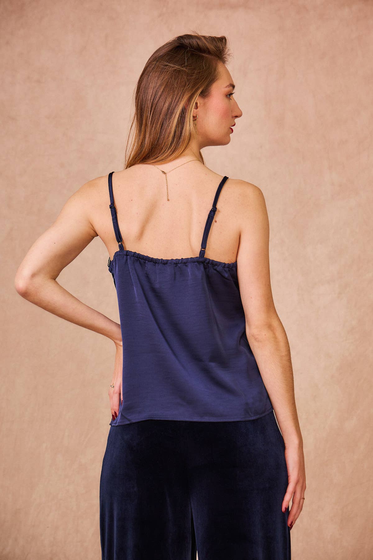 Top in raso con pizzo Faro