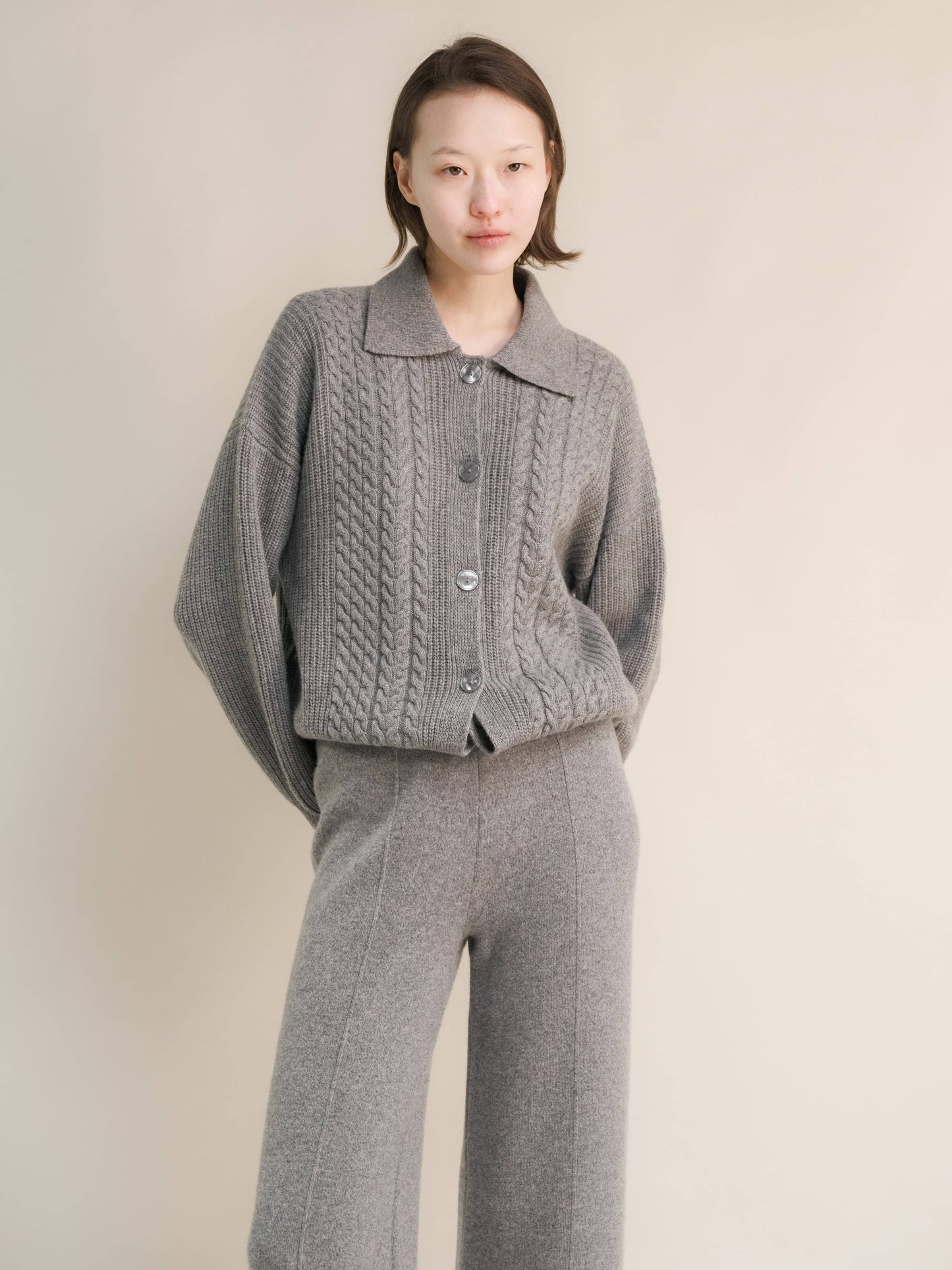 Cardigan polo in misto cashmere con trecce