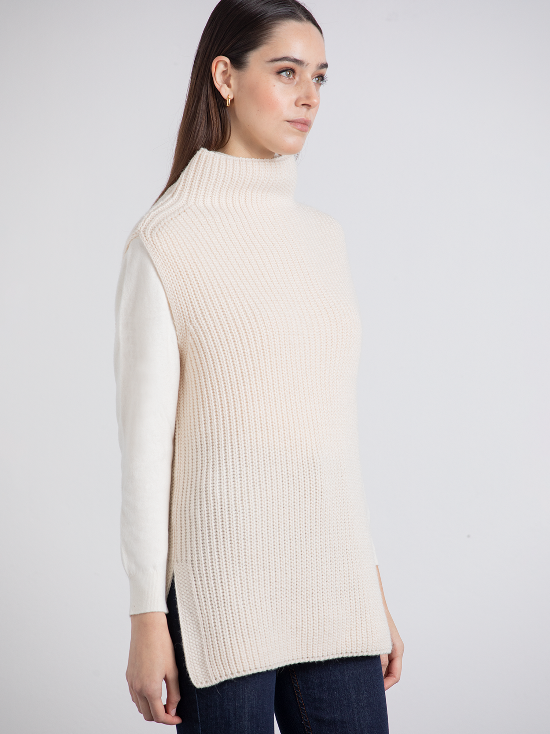 Gilet in maglia a coste con collo alto