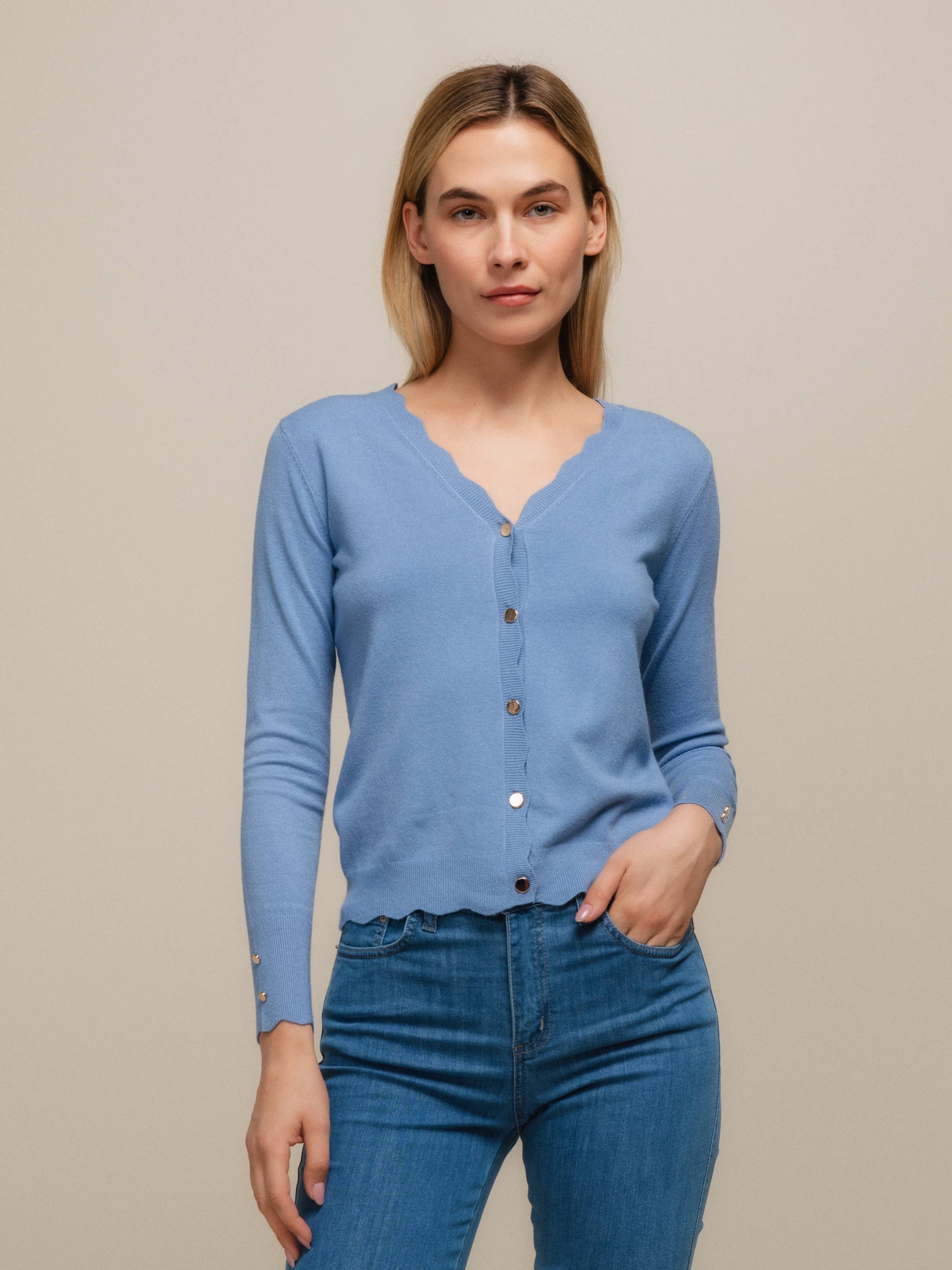 Cardigan in maglia con scollo a V smerlato