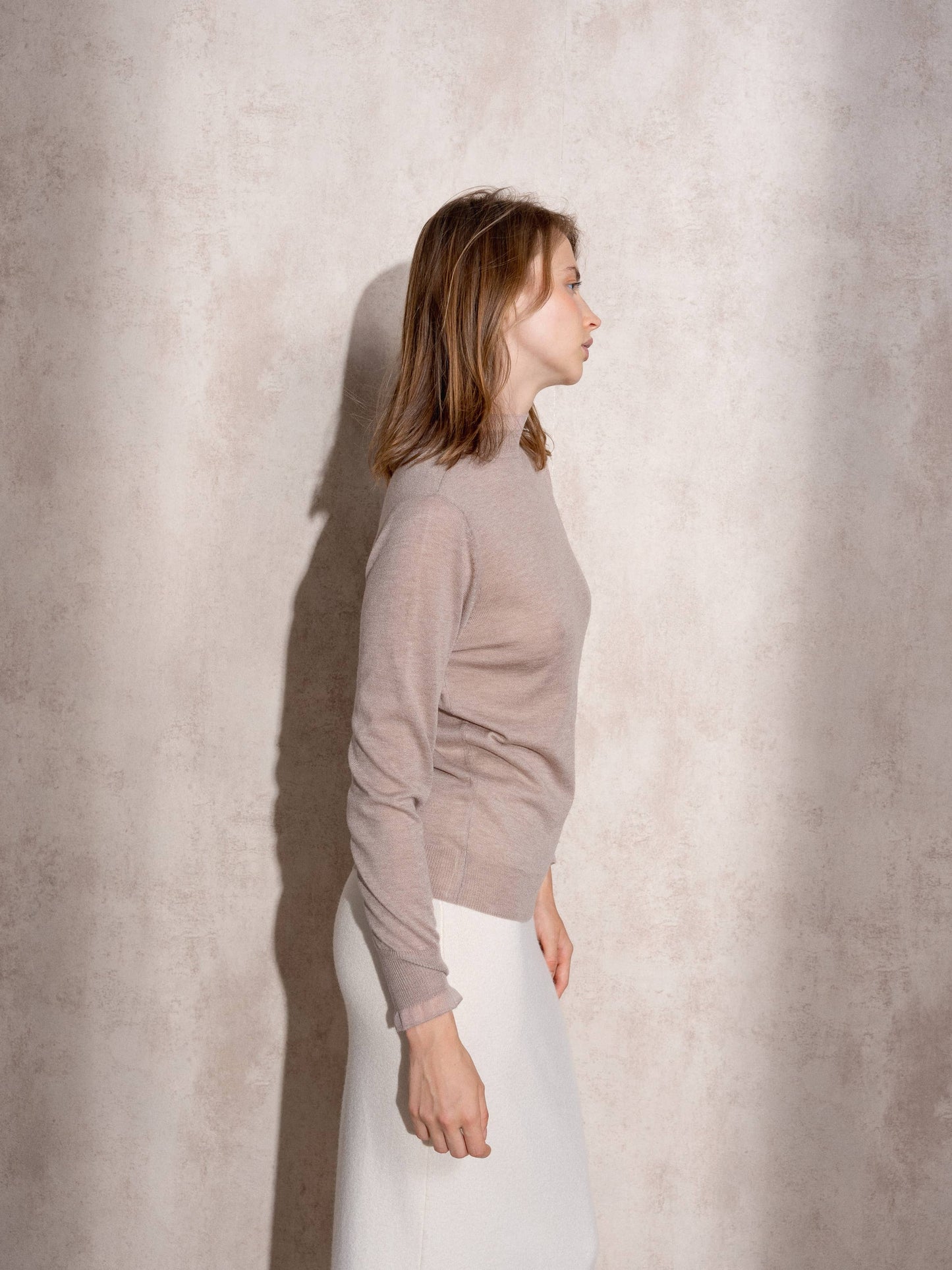 Maglione in maglia con collo alto e volant