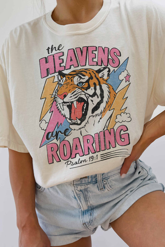 T-shirt oversize grafica “Heavens Are Roaring”