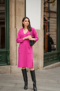 Abito in maglia con tasche e scollo a V
