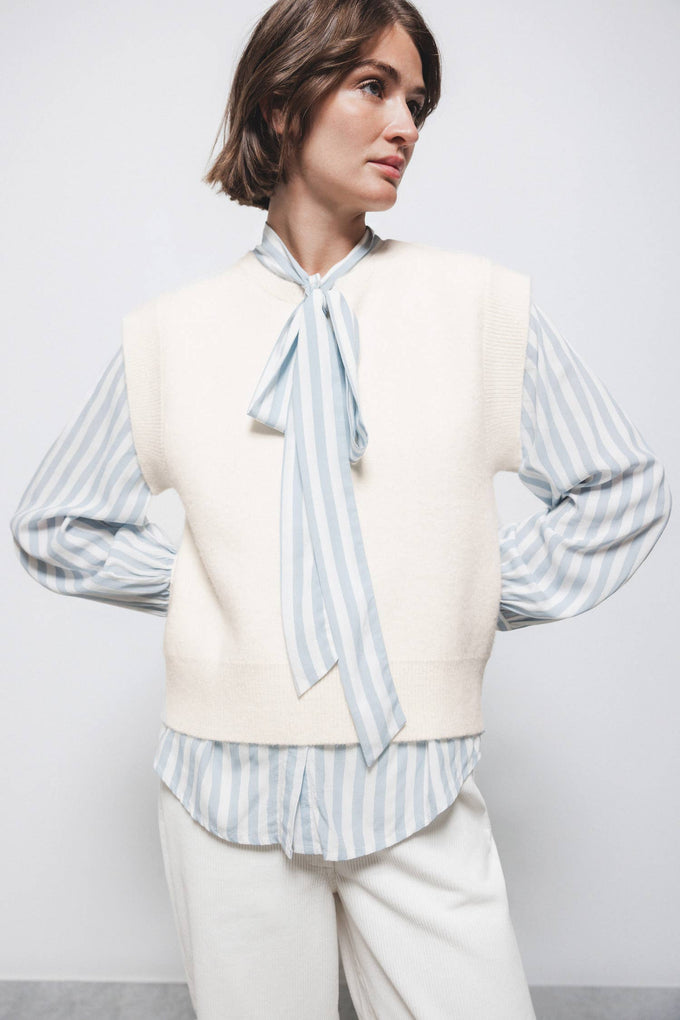 Gilet in maglia rasata girocollo