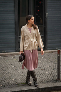 Cardigan beige con cintura
