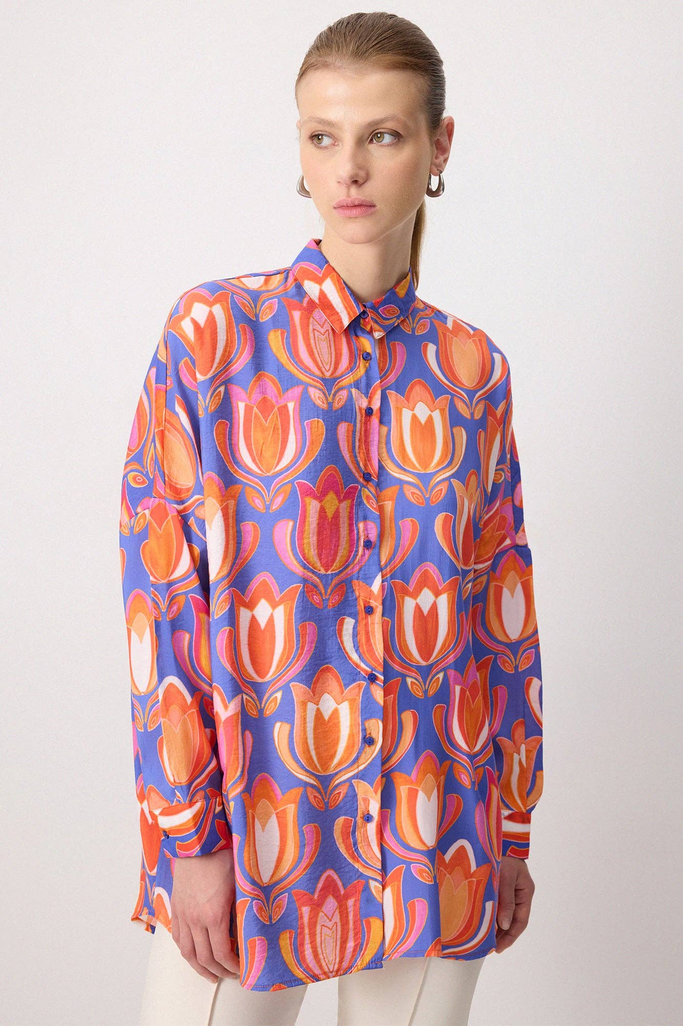 Camicia oversize in modal a motivo