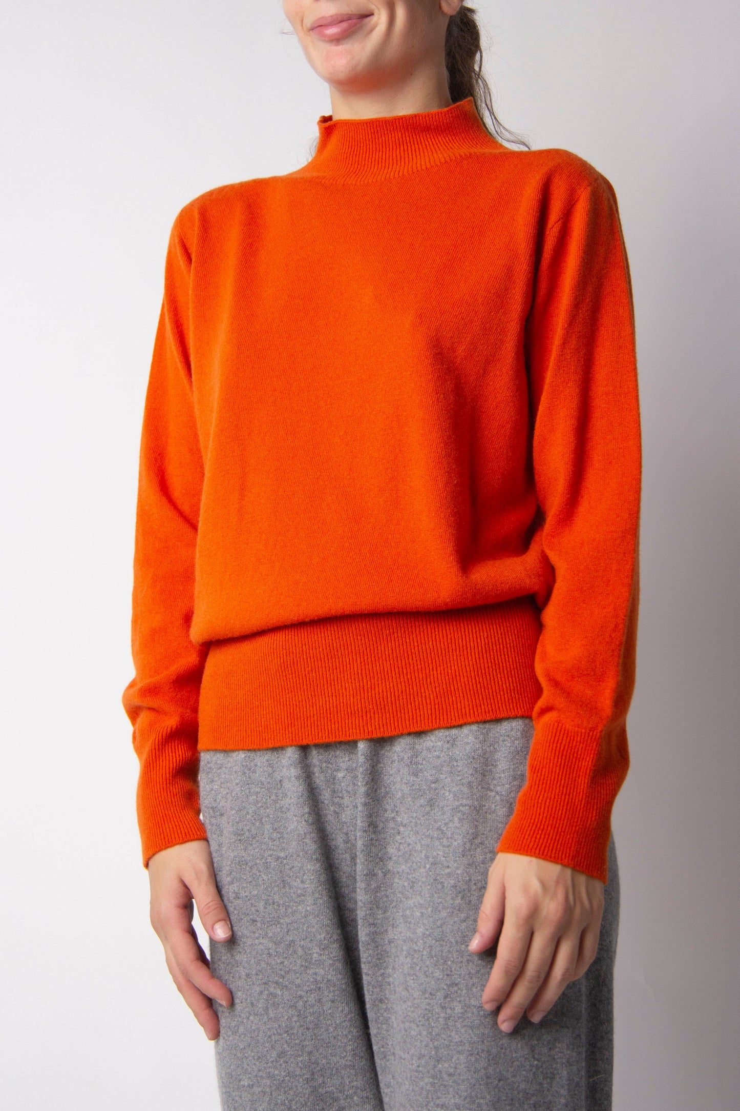 Maglia dolcevita in misto cashmere con lavorazione 3D