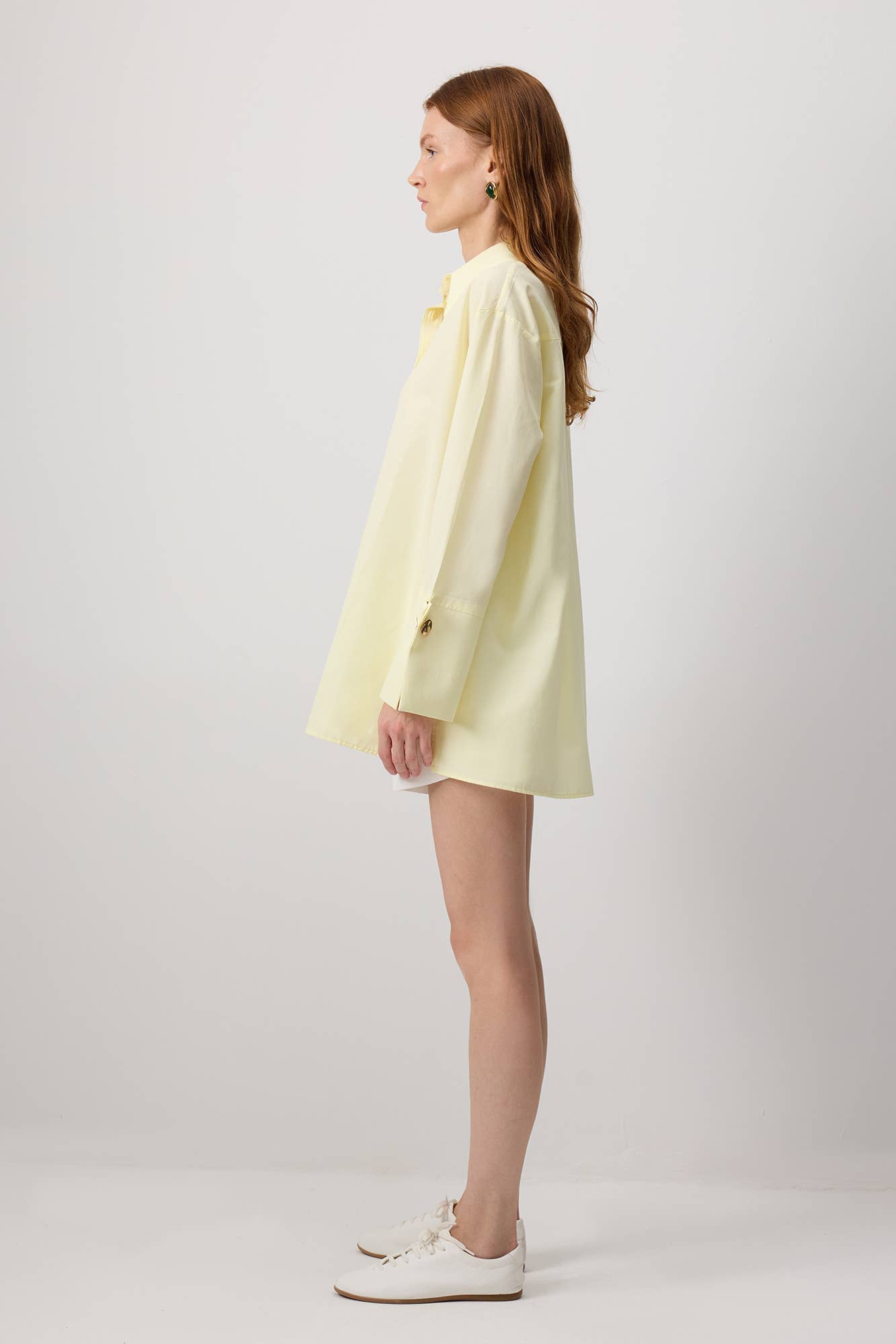 Camicia in popeline giallo burro con polsini oversize