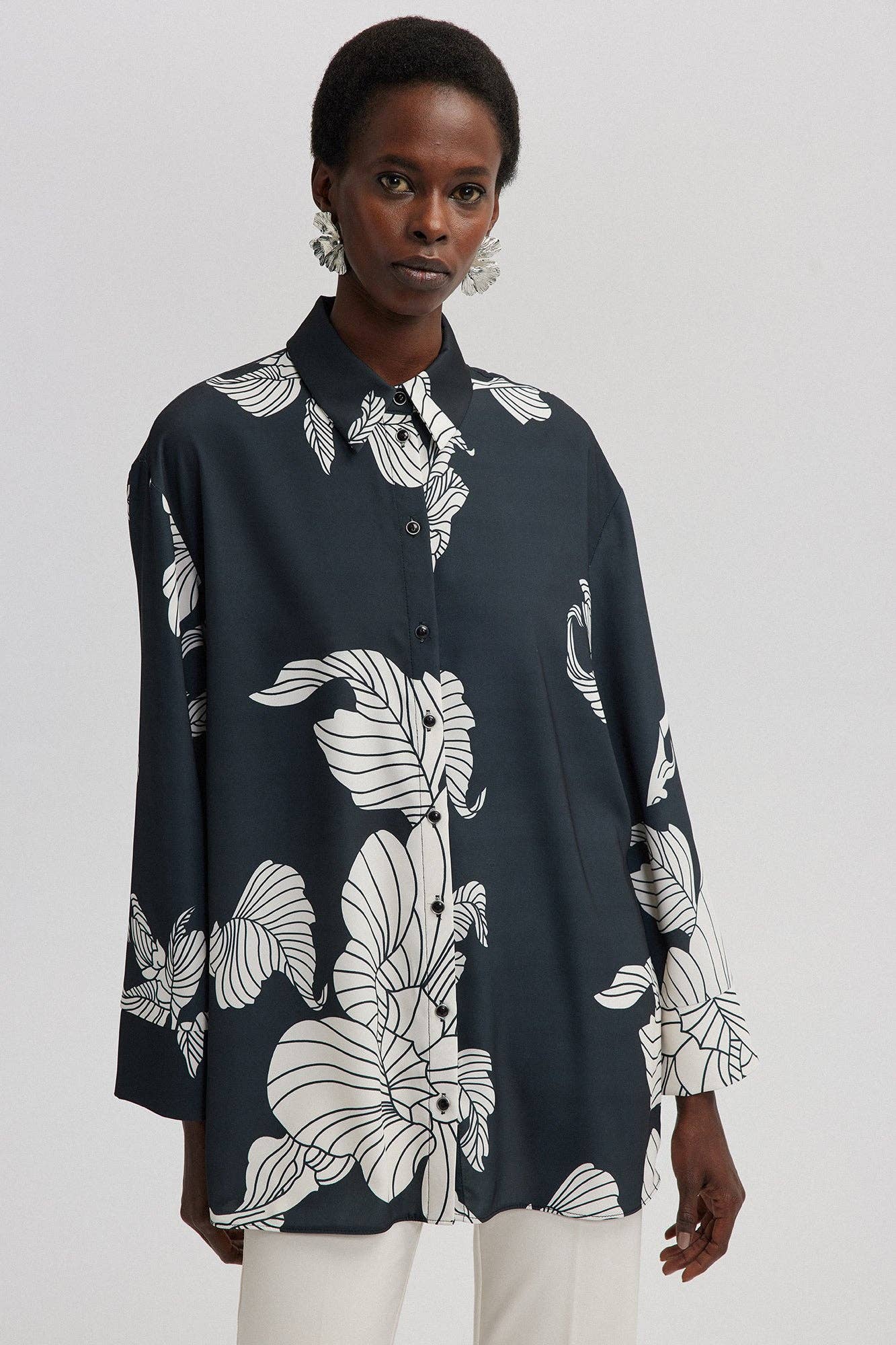 Camicia in raso con stampa floreale