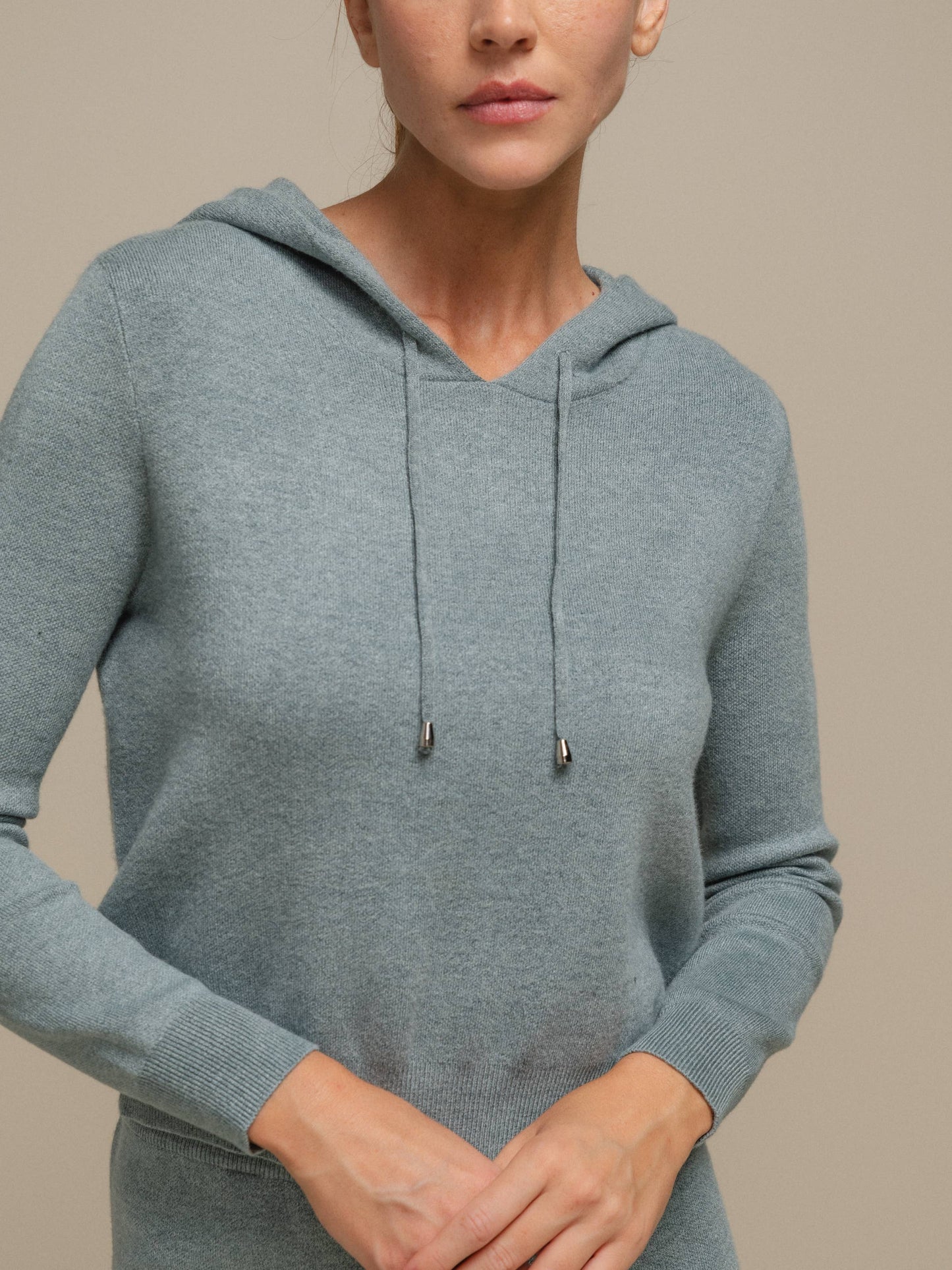 Felpa in maglia con cappuccio da donna