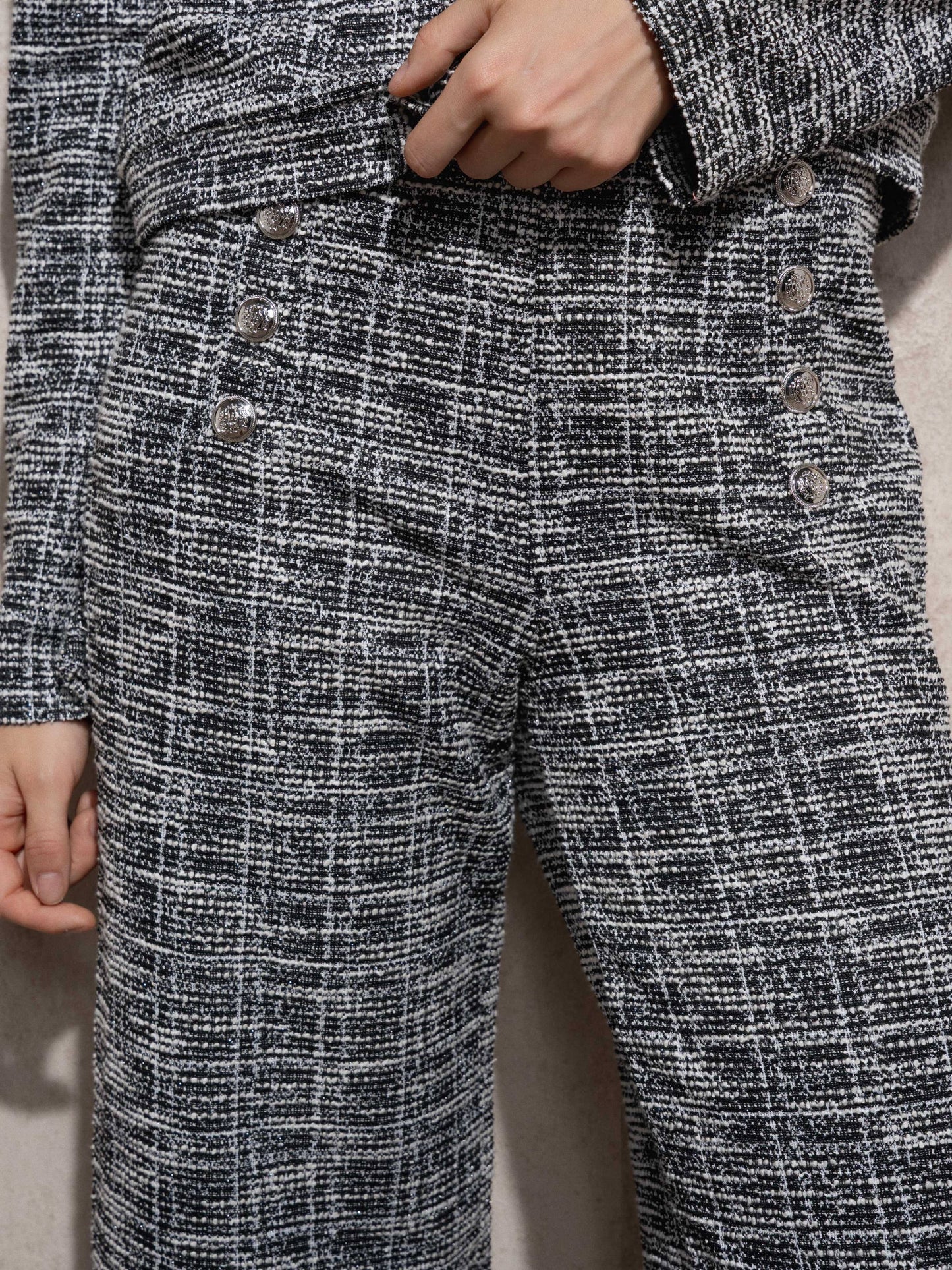 Pantaloni fluidi a gamba ampia con bottoni