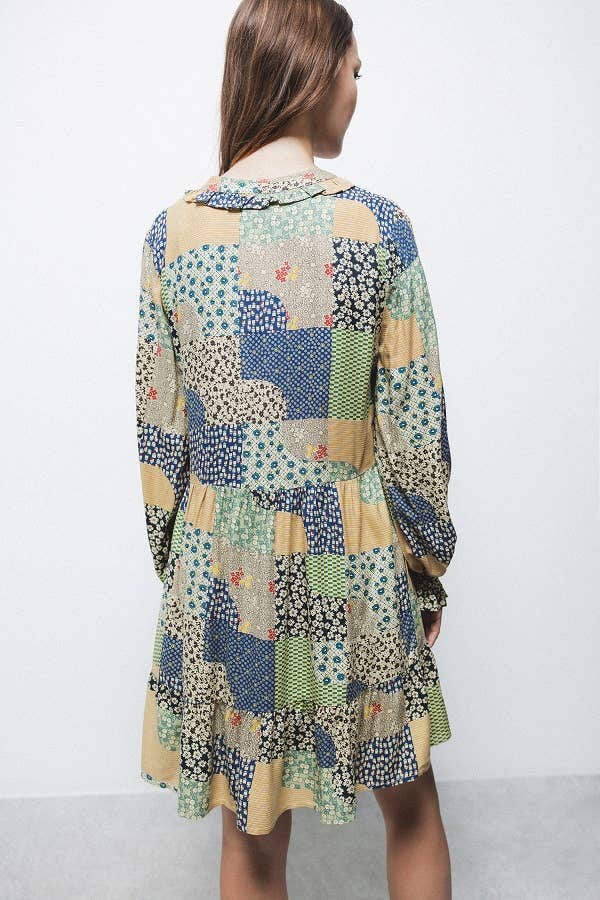 Abito stampato patchwork con volant
