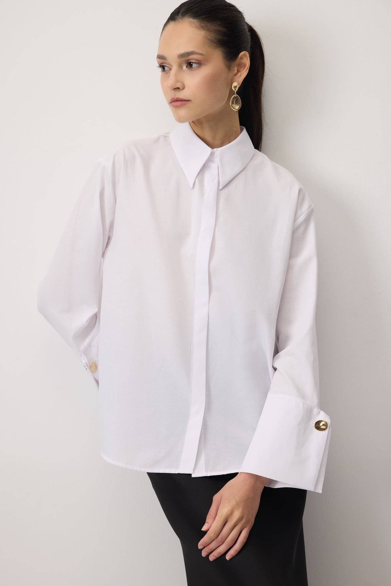 Camicia corta in popeline con polsini ampi