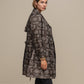 Cappotto trench fantasia geometrica con cintura